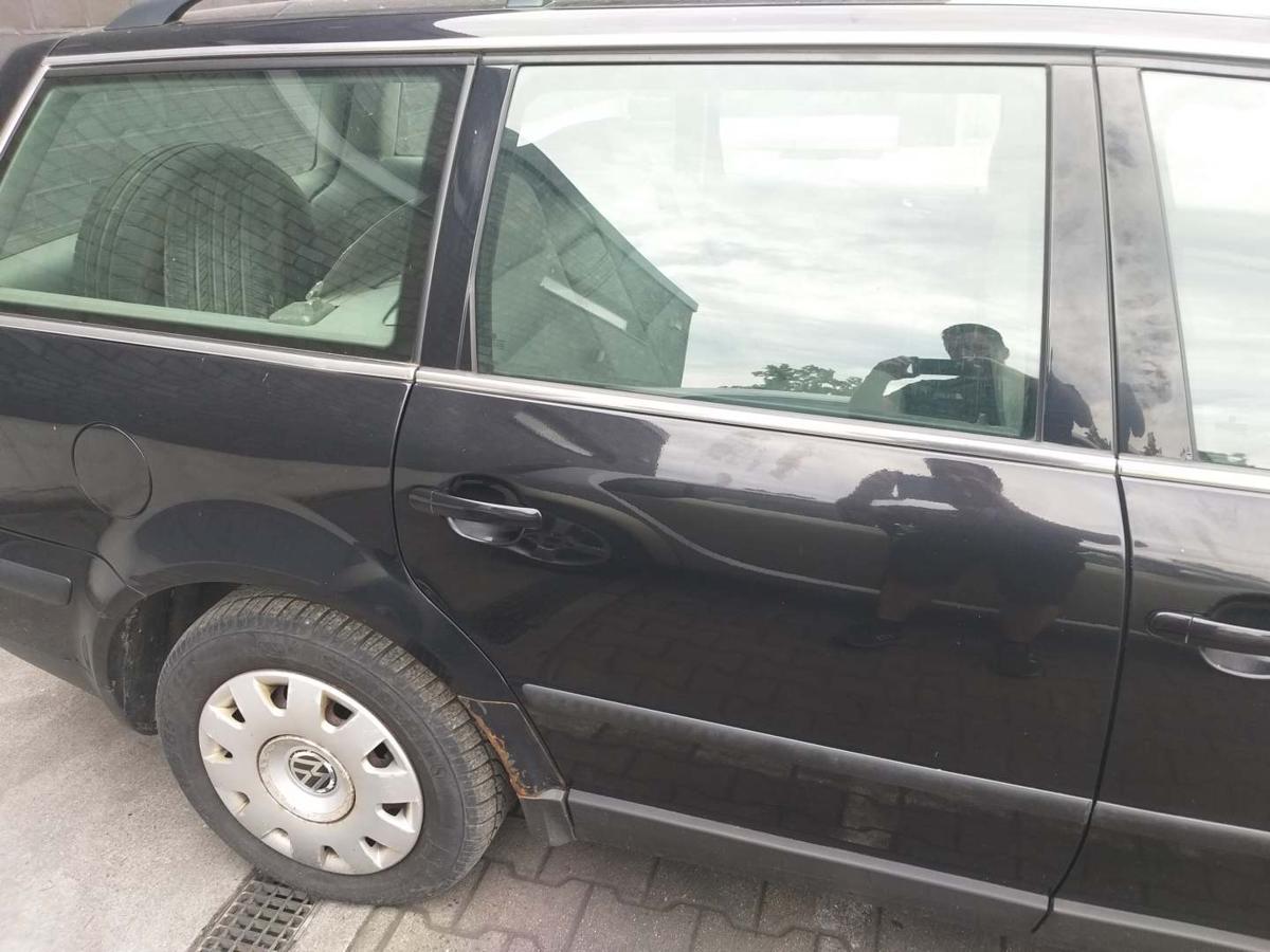 VW Passat 3BG original Tür hinten rechts LC9Z Black Magic Kombi Variant Bj.2001